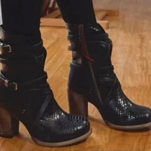 LKNW Freebird by Steven BAKER in Black Snake Skin size 9